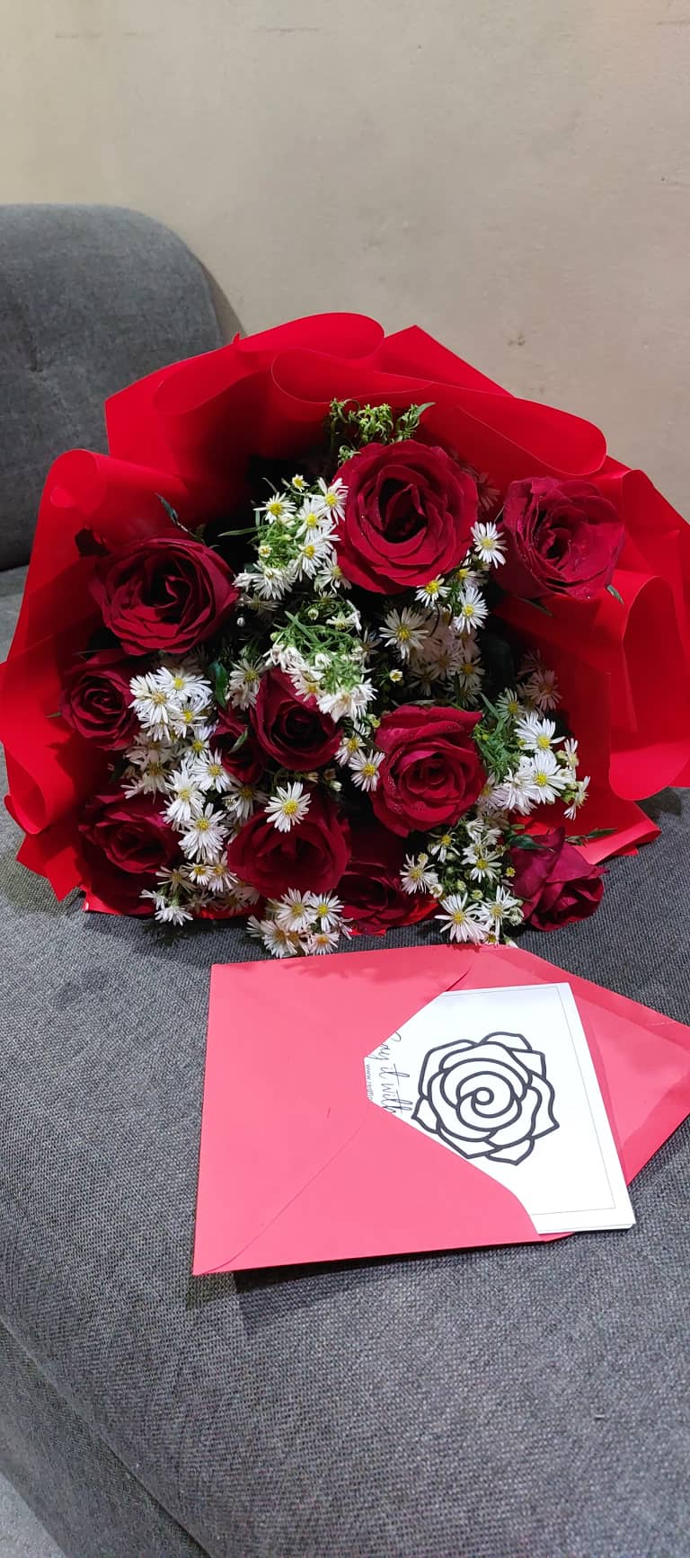 12 red roses bouquet