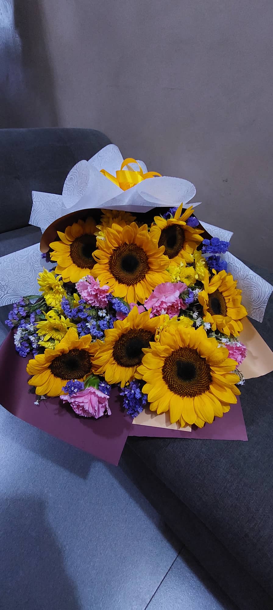 sunflowers and carnations bouquet